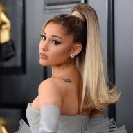 arianagrandemerch1